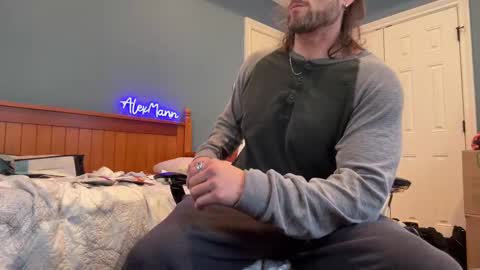 Snapshot of alexmanndickerson chatting on 02/26/25, 04:35 Alex Mann online show from 02/26/25, 04:35