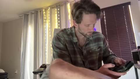 Snapshot of alexmanndickerson chatting on 10/17/25, 03:58 Alex Mann online show from 10/17/25, 03:58