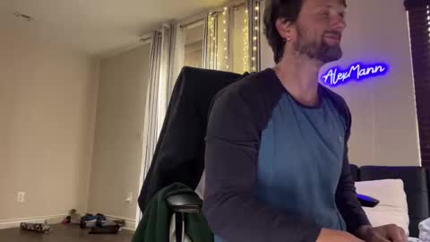 Snapshot of alexmanndickerson chatting on 10/30/25, 05:35 Alex Mann online show from 10/30/25, 05:35