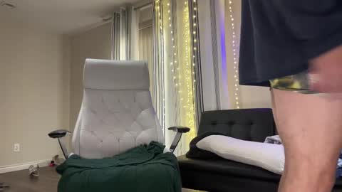 Snapshot of alexmanndickerson chatting on 10/31/25, 05:03 Alex Mann online show from 10/31/25, 05:03