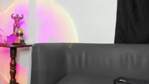 Snapshot of alexroyce_ chatting on 05/16/26, 09:39 ALEX ROYCE online show from 05/16/26, 09:39