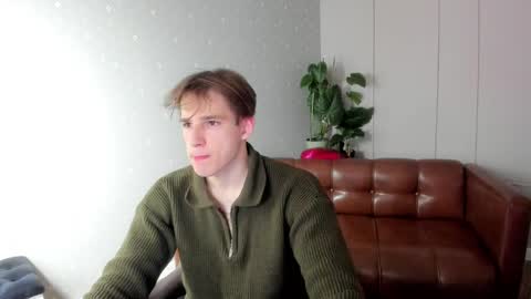 Snapshot of alexs_771 chatting on 04/08/26, 12:27 Dennis online show from 04/08/26, 12:27