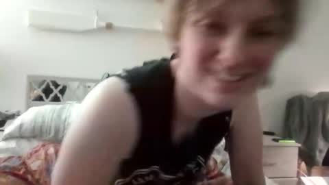 Snapshot of alexsilveredge chatting on 12/17/25, 04:35 Alex online show from 12/17/25, 04:35