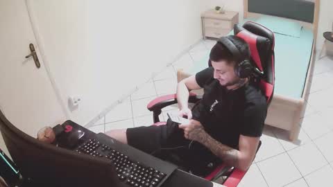 Snapshot of alexthepro00 chatting on 10/03/25, 11:24 alexthepro00 online show from 10/03/25, 11:24