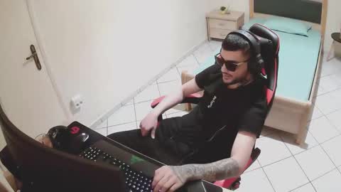 Snapshot of alexthepro00 chatting on 10/07/25, 07:33 alexthepro00 online show from 10/07/25, 07:33