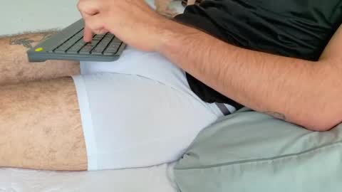 Snapshot of alextwunkk chatting on 12/13/25, 07:53 Alex online show from 12/13/25, 07:53