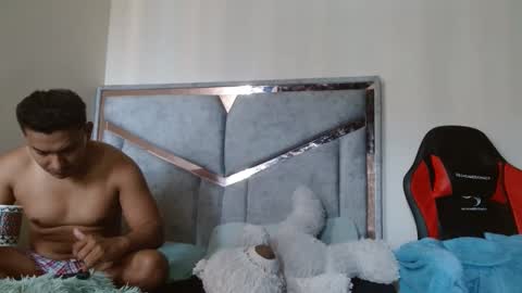 Snapshot of alexvsluisa chatting on 05/14/26, 03:19 alex y luisa online show from 05/14/26, 03:19