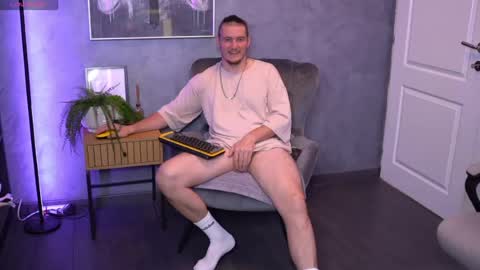 Snapshot of alexwildexx chatting on 07/15/26, 05:56 Alex online show from 07/15/26, 05:56