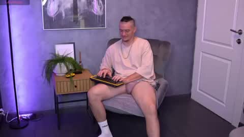 Snapshot of alexwildexx chatting on 07/22/26, 05:43 Alex online show from 07/22/26, 05:43