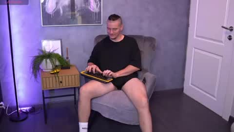Snapshot of alexwildexx chatting on 07/23/26, 06:11 Alex online show from 07/23/26, 06:11