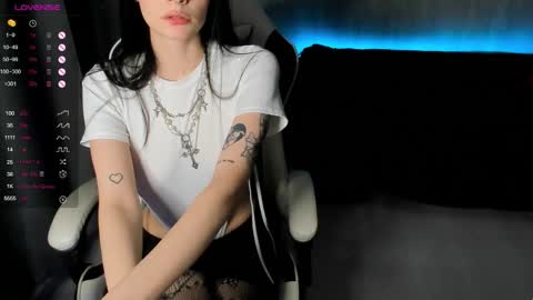 Snapshot of alexxa_bloom chatting on 12/19/25, 08:43 Alexa Bloom online show from 12/19/25, 08:43