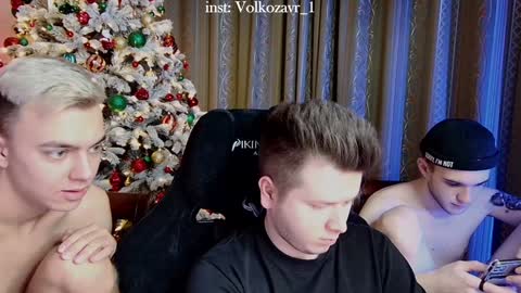 Snapshot of alexxx_d chatting on 12/22/24, 08:36 AlexDimaIgor online show from 12/22/24, 08:36