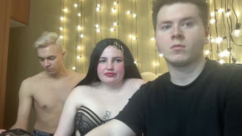 Snapshot of alexxx_d chatting on 12/27/24, 09:22 AlexDimaIgor online show from 12/27/24, 09:22