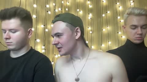 Snapshot of alexxx_d chatting on 01/04/25, 06:09 AlexDimaIgor online show from 01/04/25, 06:09