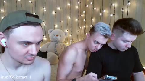 Snapshot of alexxx_d chatting on 02/16/25, 06:43 AlexDimaIgor online show from 02/16/25, 06:43