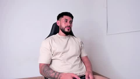 Alex   freelance model  instagram alex b229 online show from 12/10/24, 11:51