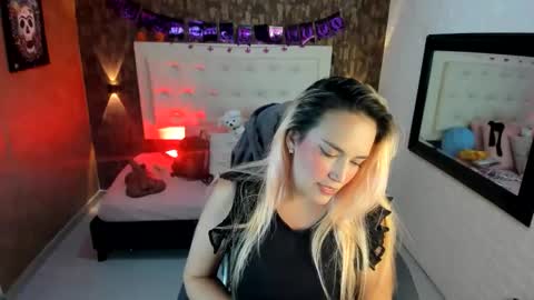 alezzafox__ online show from 10/24/25, 04:31