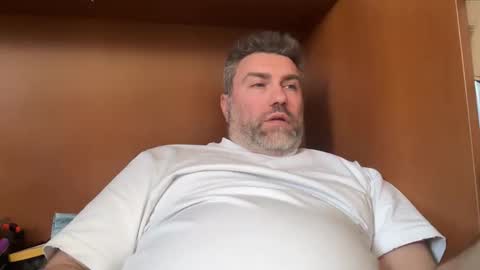 Snapshot of alfali chatting on 04/25/26, 02:14 alfali online show from 04/25/26, 02:14