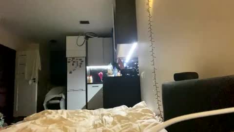 Snapshot of alfamanvip chatting on 10/26/25, 10:25 Alex online show from 10/26/25, 10:25