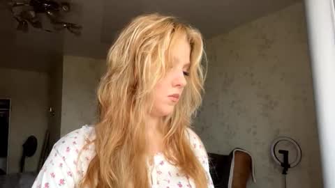 Maria online show from 10/13/25, 07:08