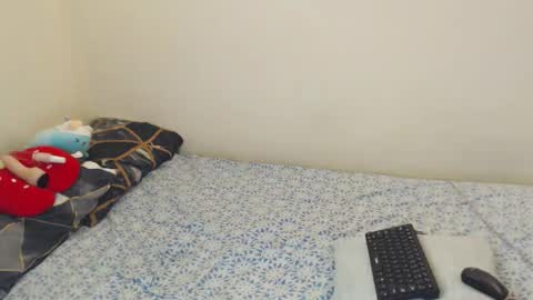 algiz_ online show from 11/10/25, 11:04