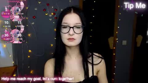 Snapshot of alicamoons chatting on 09/16/25, 11:33 Alica online show from 09/16/25, 11:33