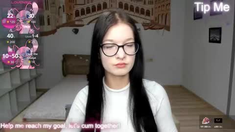 Snapshot of alicamoons chatting on 10/14/25, 11:33 Alica online show from 10/14/25, 11:33