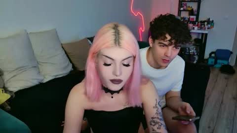 Snapshot of alice118james chatting on 09/14/25, 06:07 alice and james online show from 09/14/25, 06:07