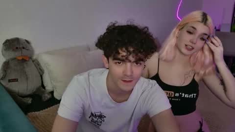 Snapshot of alice118james chatting on 09/25/25, 06:39 alice and james online show from 09/25/25, 06:39