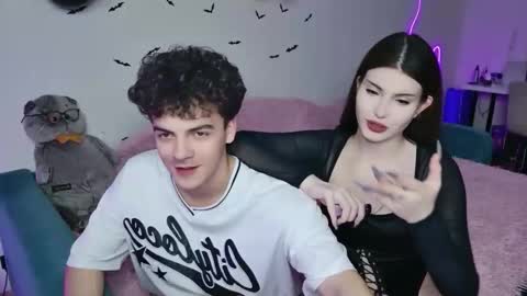 Snapshot of alice118james chatting on 10/16/25, 07:26 alice and james online show from 10/16/25, 07:26