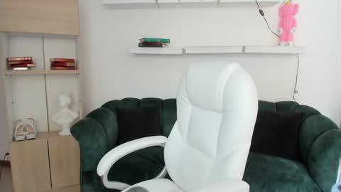 Snapshot of alice23jones chatting on 12/11/24, 05:04 Alice online show from 12/11/24, 05:04