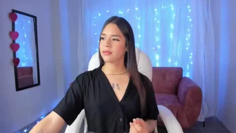 Snapshot of alice23jones chatting on 02/25/25, 02:44 Alice online show from 02/25/25, 02:44