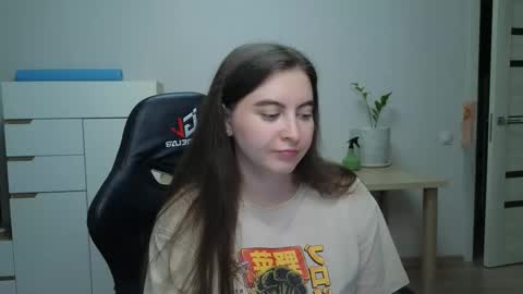 Snapshot of alice_________________________ chatting on 03/06/26, 05:31 Alice online show from 03/06/26, 05:31