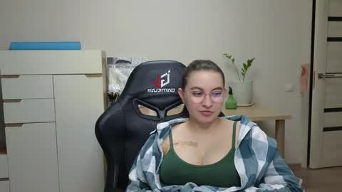 Snapshot of alice_________________________ chatting on 03/21/26, 01:43 Alice online show from 03/21/26, 01:43