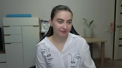 Snapshot of alice_________________________ chatting on 04/05/26, 02:03 Alice online show from 04/05/26, 02:03