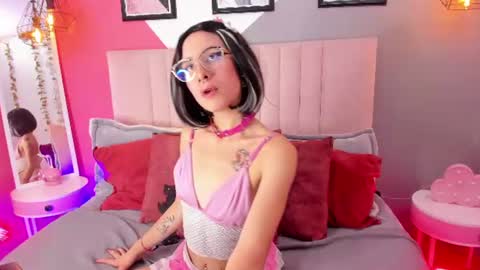 Snapshot of alice__moon__ chatting on 07/24/26, 09:35 alice__moon__ online show from 07/24/26, 09:35