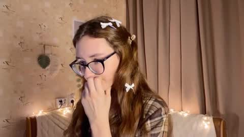 Snapshot of alice_alarcon chatting on 11/14/25, 10:07 Hey Im Alice online show from 11/14/25, 10:07