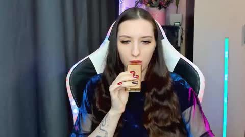 Snapshot of alice_bailey chatting on 09/11/25, 01:22 Alice online show from 09/11/25, 01:22