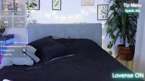 Snapshot of alice_baudelaire chatting on 12/22/24, 02:49 Alicia online show from 12/22/24, 02:49