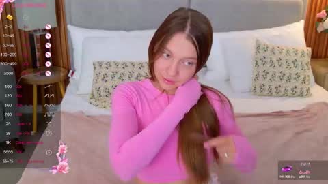 Snapshot of alice_charmy chatting on 09/12/25, 05:40 Alice in Wonderland online show from 09/12/25, 05:40