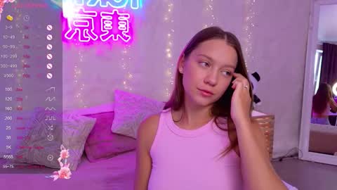 Snapshot of alice_charmy chatting on 09/16/25, 05:19 Alice in Wonderland online show from 09/16/25, 05:19