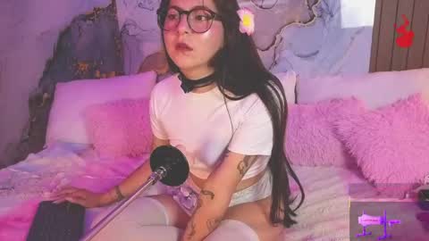 Snapshot of alice_cute77 chatting on 05/15/26, 03:19 Mey online show from 05/15/26, 03:19