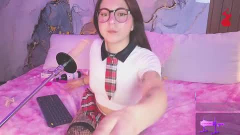 Snapshot of alice_cute77 chatting on 05/29/26, 05:11 Mey online show from 05/29/26, 05:11