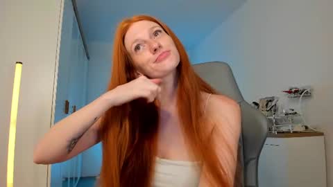 Snapshot of alice_ginger chatting on 06/26/26, 01:37 Hello im Alice online show from 06/26/26, 01:37
