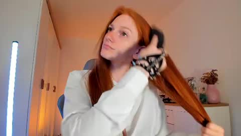 Snapshot of alice_ginger chatting on 07/10/26, 01:14 Hello im Alice online show from 07/10/26, 01:14