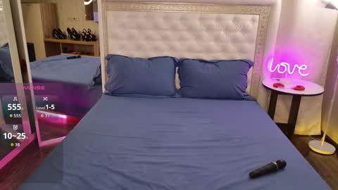 Snapshot of alice_gold__ chatting on 10/14/25, 12:33 Ur future wife Alice 8 pm - 4 am NY time online show from 10/14/25, 12:33