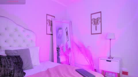 Snapshot of alice_graay_ chatting on 01/25/25, 07:38 Alice Graay online show from 01/25/25, 07:38