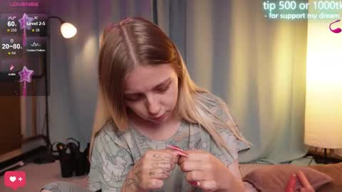 Snapshot of alice_halle chatting on 09/11/25, 08:14 alice_halle online show from 09/11/25, 08:14