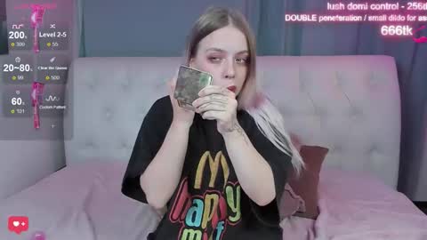 Snapshot of alice_halle chatting on 10/20/25, 02:45 alice_halle online show from 10/20/25, 02:45