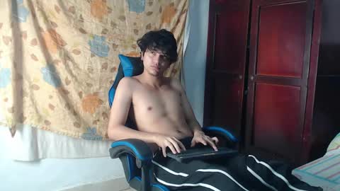 Snapshot of alice_julls chatting on 05/12/26, 09:12 alice online show from 05/12/26, 09:12